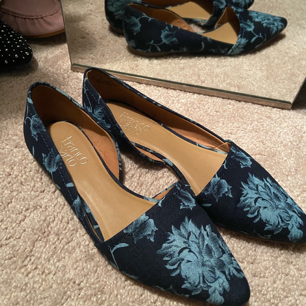 Gorgeous Franco Sorto Floral Flats
